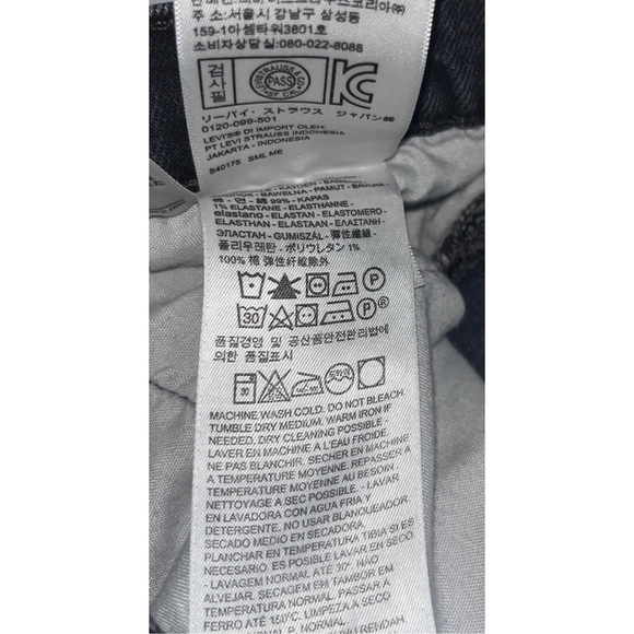 Levi’s Premium 501 Skinny Jeans Black Wash Distressed Knee Raw Hem Button Fly - Picture 8 of 9